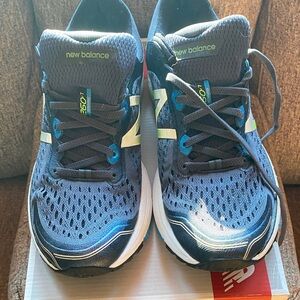 New Balance Mens Navy and White Sneakers
